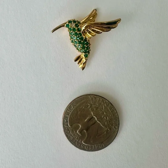 Hummingbird Smithsonian Institution Birthstone Gold & Emerald Lapel Pin - Picture 2 of 8